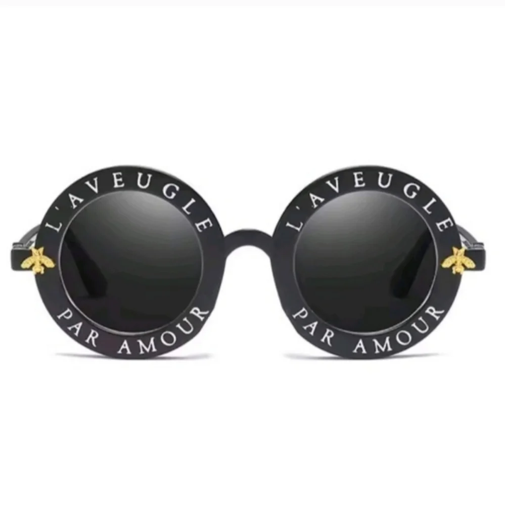 boutique stylish bold